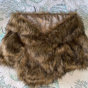 Faux fur wrap - brown